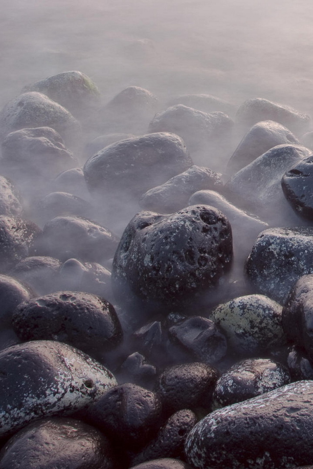 Камни в дымке