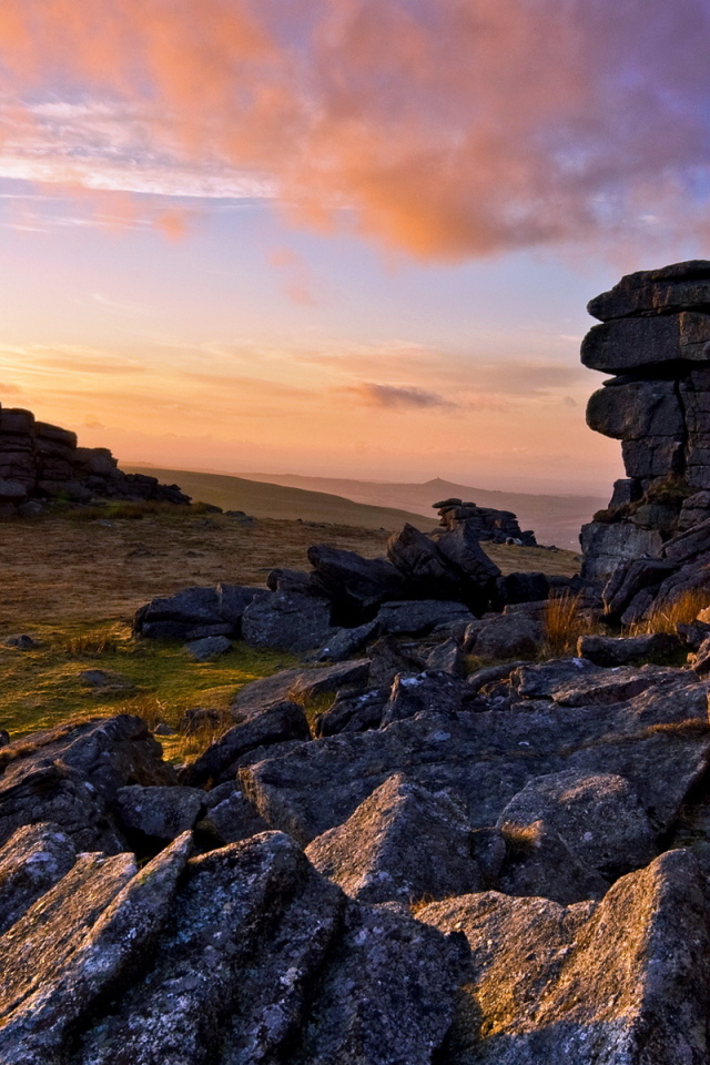 Камни на холмах