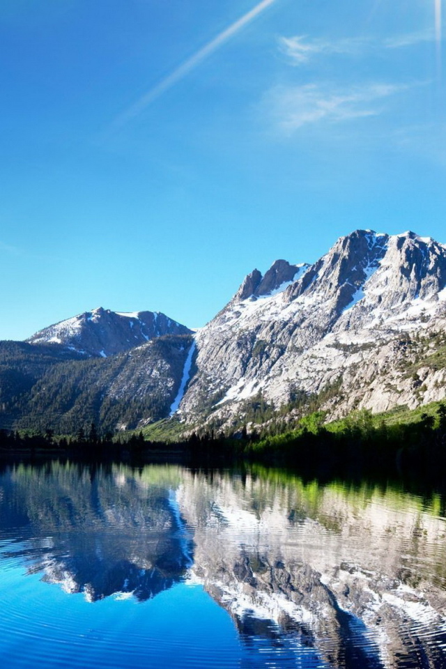 Озеро среди гор