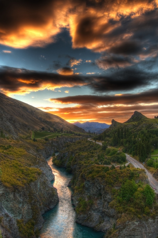 Речка и дорога