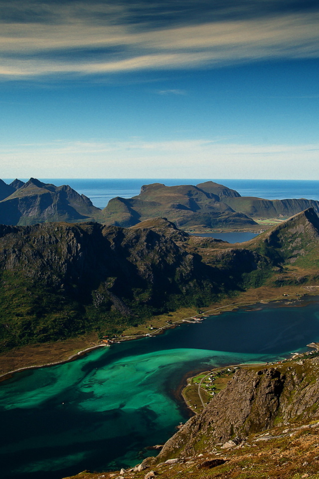 Горы на берегу