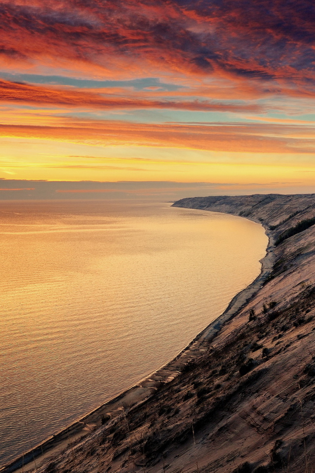 Побережье на закате