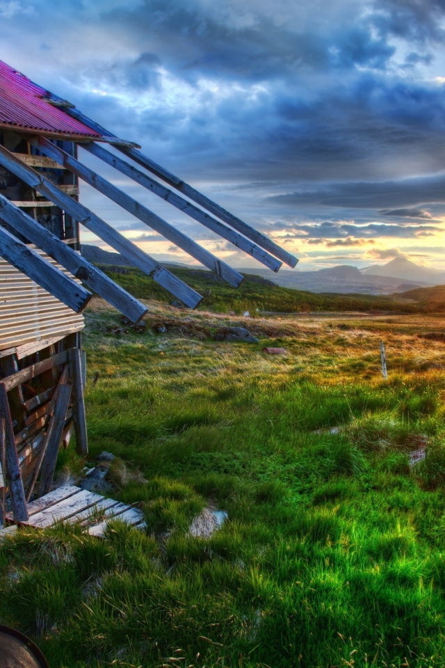 Лачуга на закате