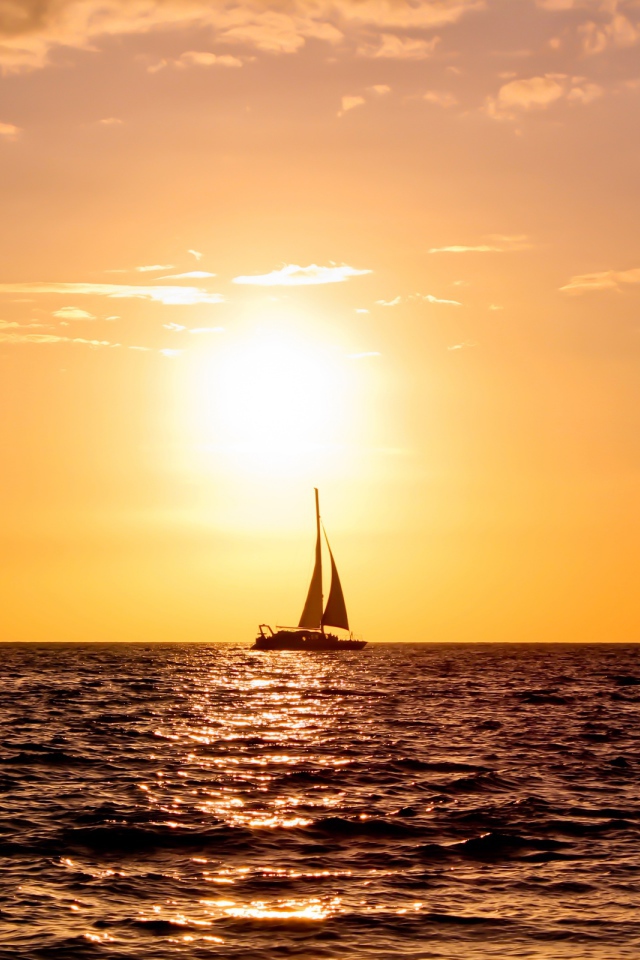 Парусник на закате