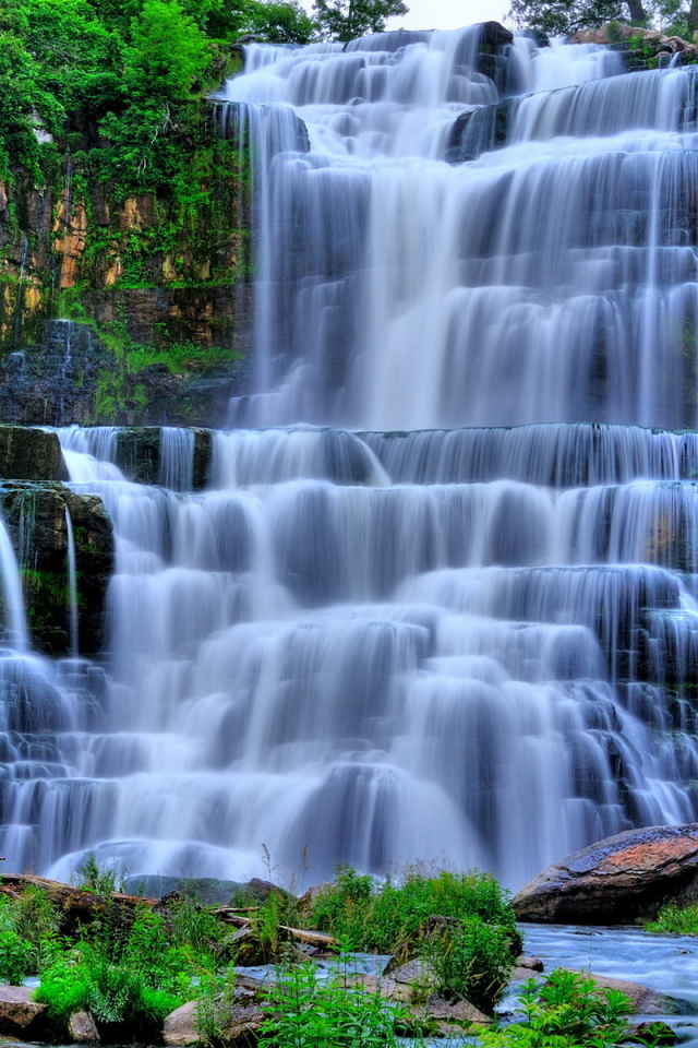 Красивый водопад