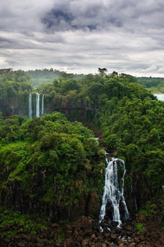 Водопады в джунглях