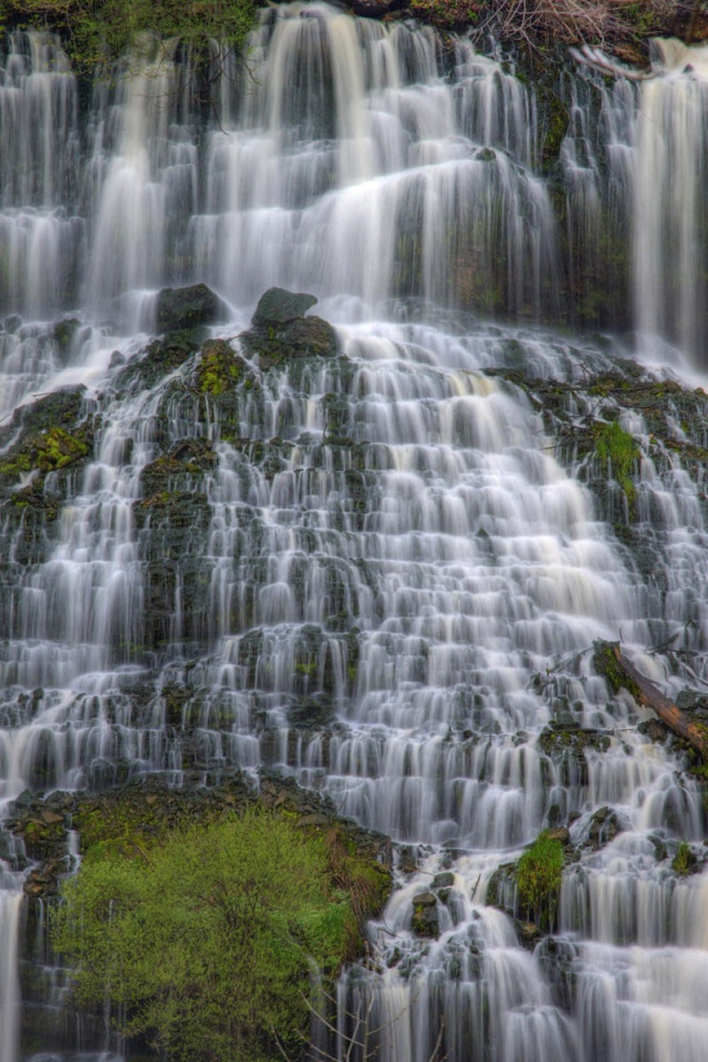 Красивый водопад