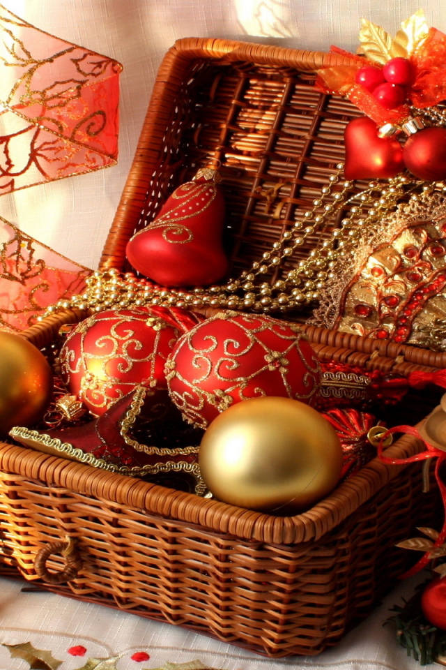 Корзинка с игрушками