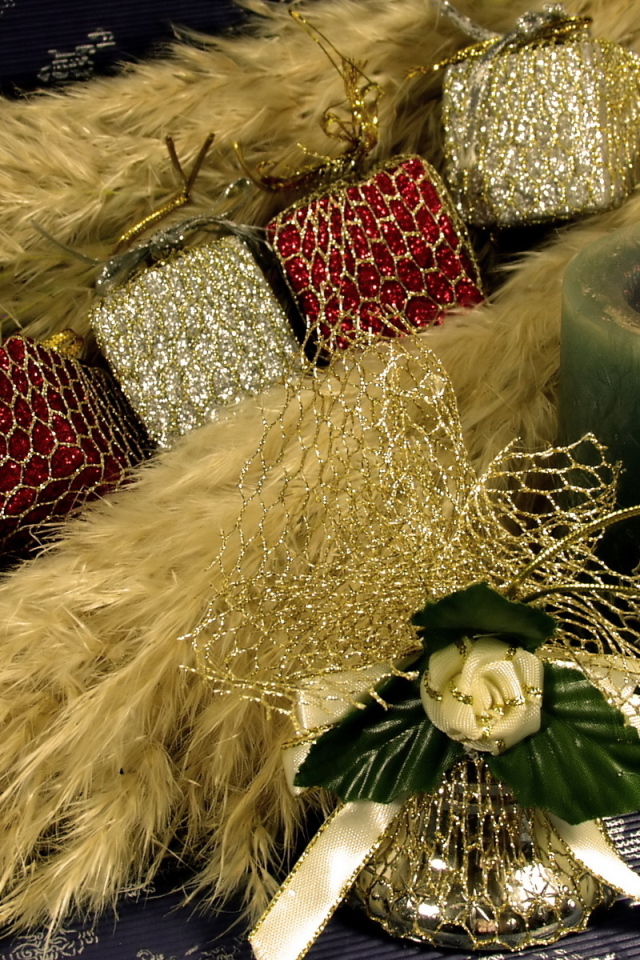 Свеча и украшения