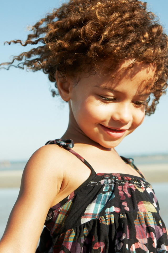 Девочка с кудряшками