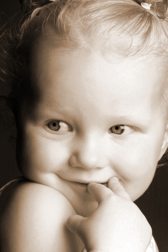 Задорная девчушка