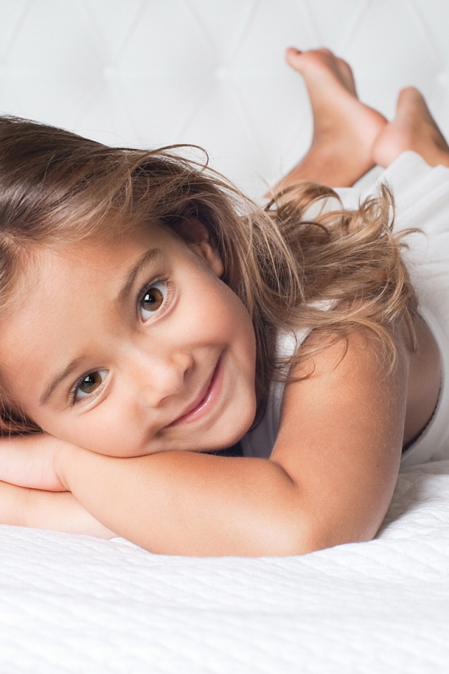 Улыбающаяся девочка