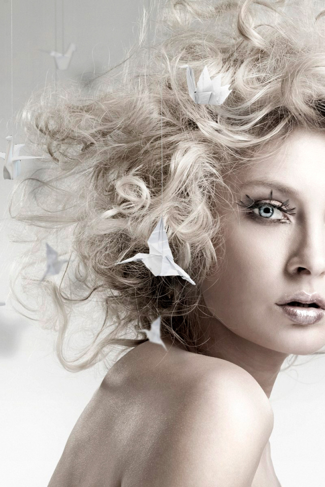 Девушка и птички