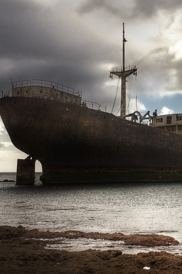 Старое судно