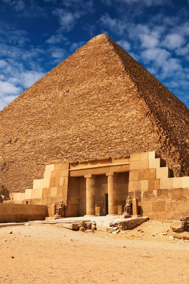 Пирамида в пустыне