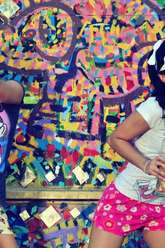 Девушки и графити