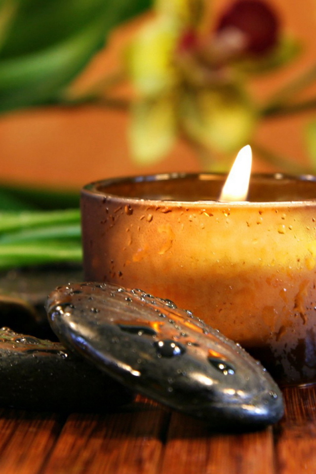 Свеча и камни