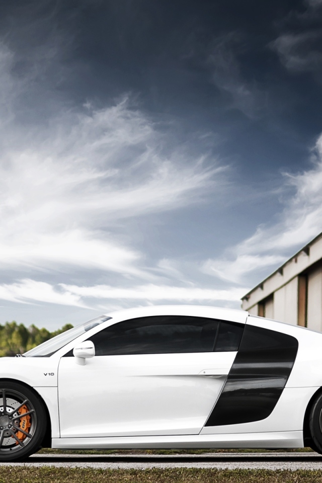 суперкар Audi R8 V10