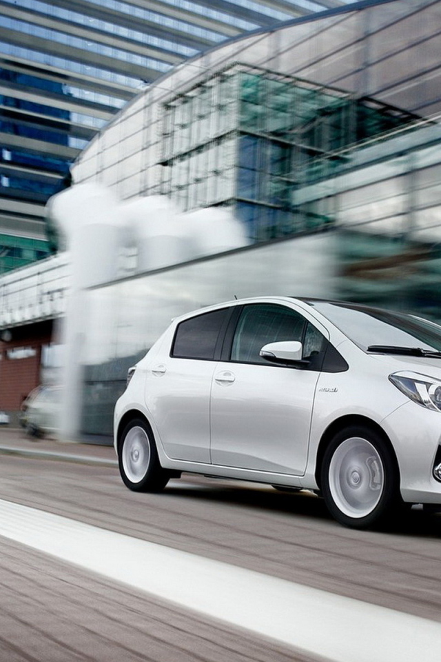 Toyota Yaris Hybrid 2013