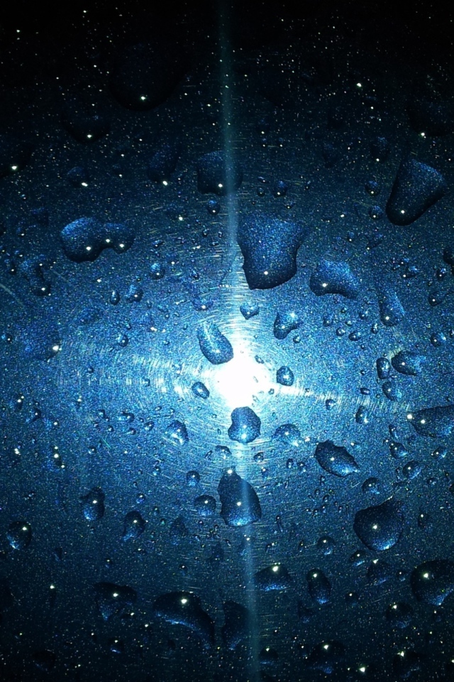 Капли на стекле