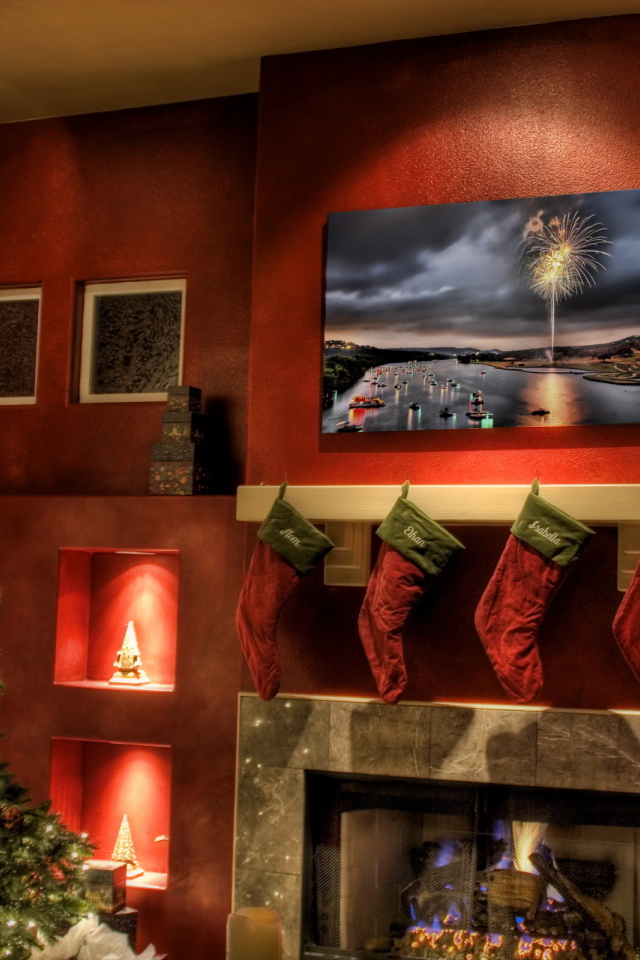 Елка у камина