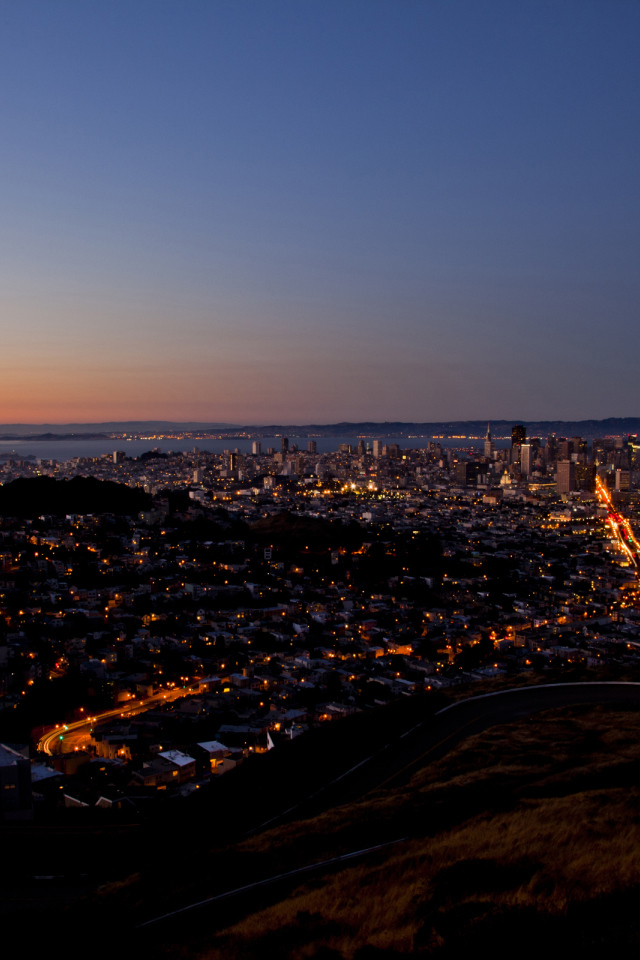 Вечерний город