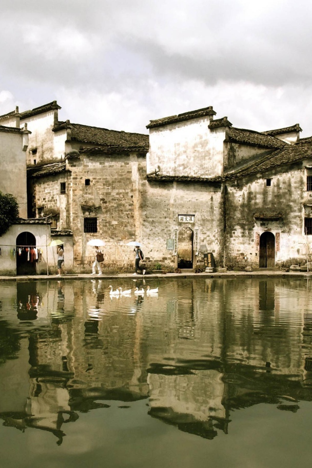 Старый город на берегу