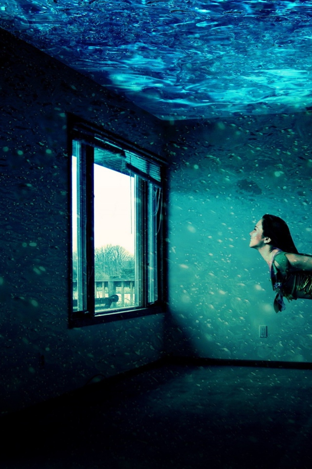 Девушка под водой