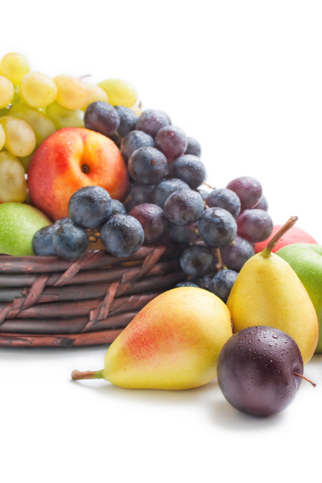 Фрукты в корзинке