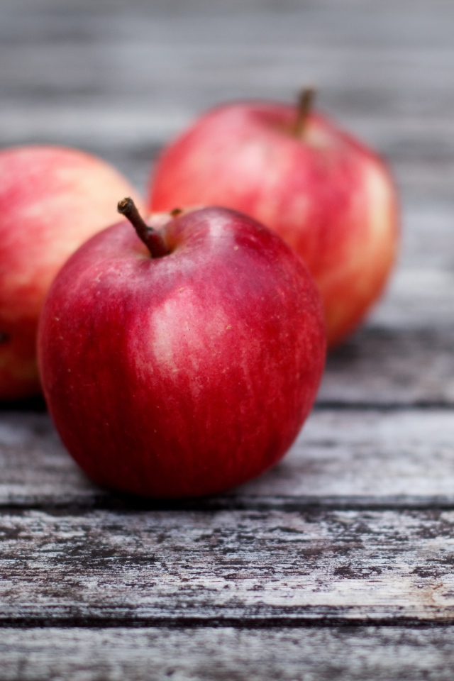 Три яблока