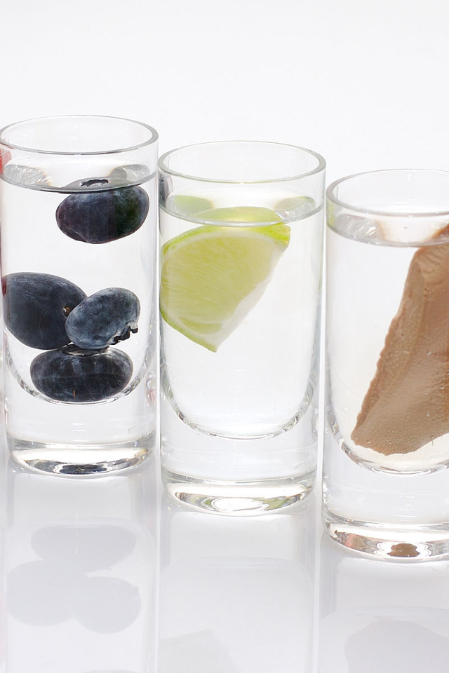 Ягоды в стаканах