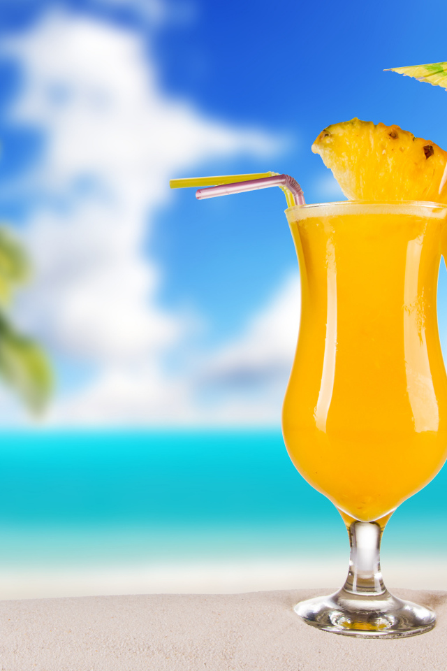 Летний коктейль с фруктами