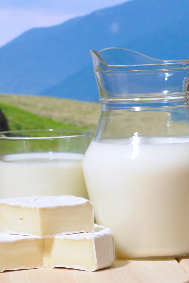 Молоко в кувшине