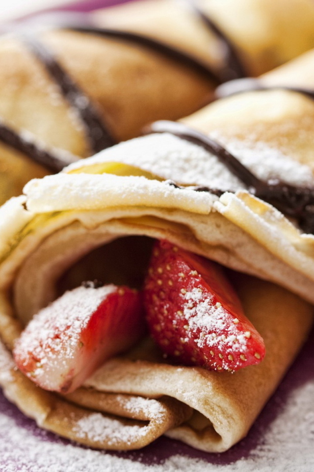 Блинчики с клубникой