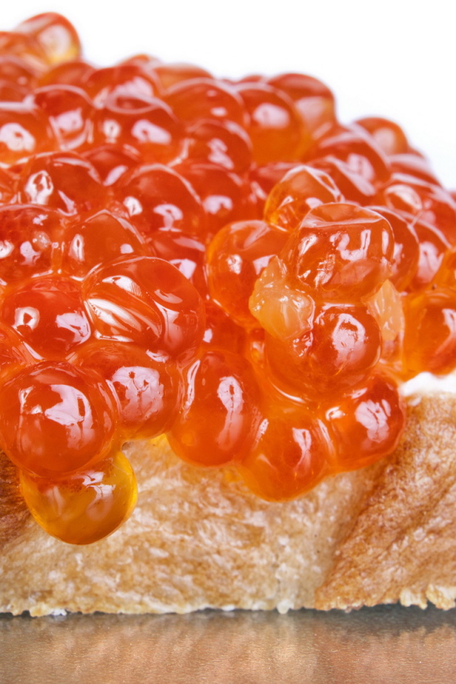 Бутерброд с красной икрой