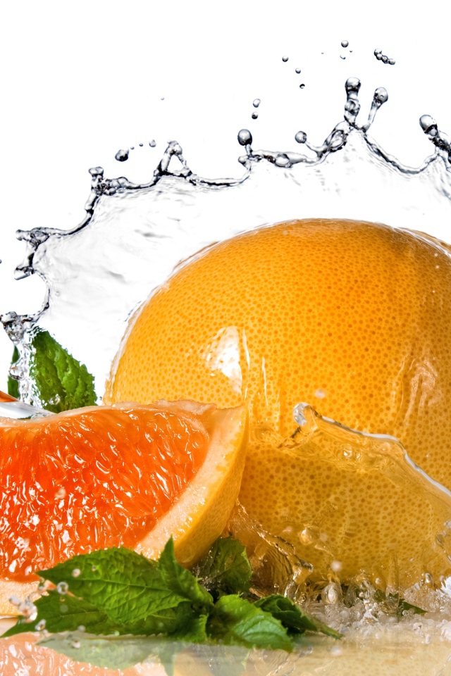 Грейпфрут в воде