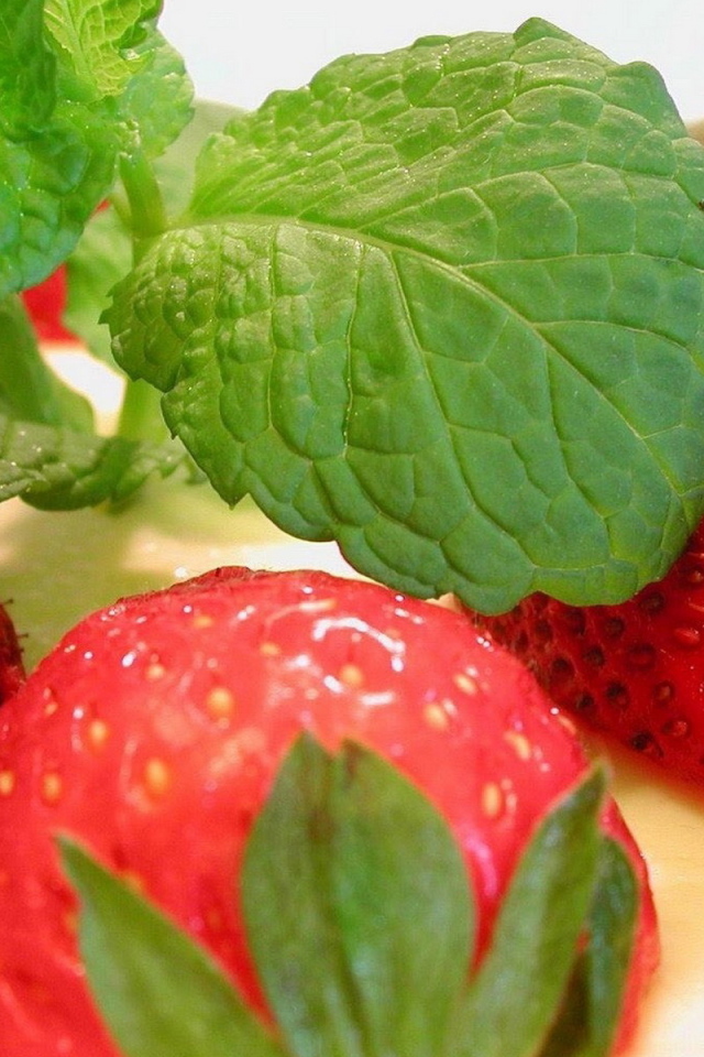 Клубника и мята