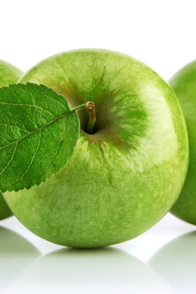 Сочные зеленые яблоки
