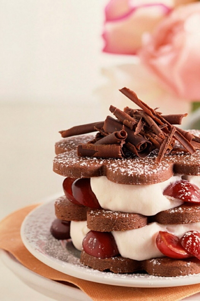 Пирожное с шоколадной стружкой