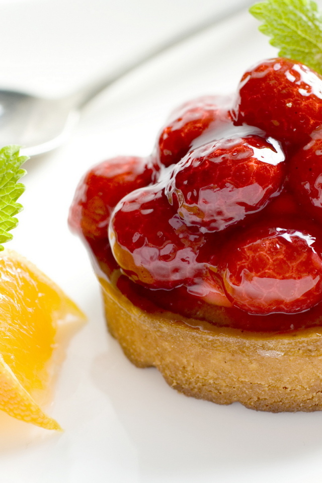 Пирожное с ягодами