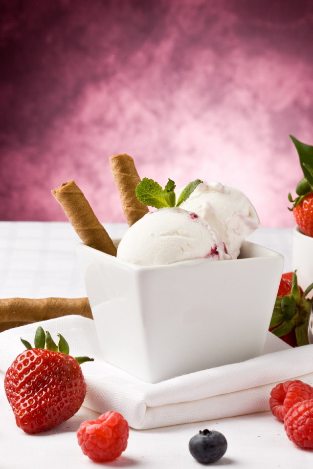 Мороженое и фрукты