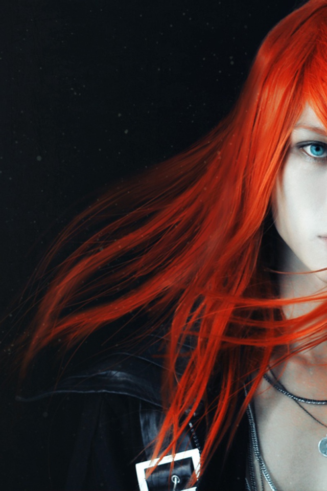 Красноволосая