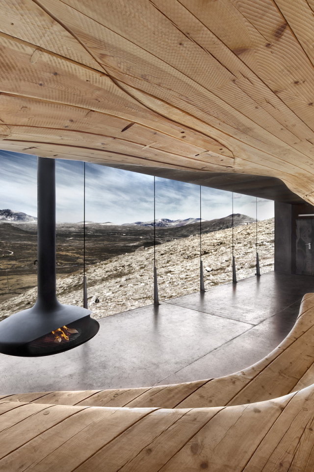 Комната с витражом