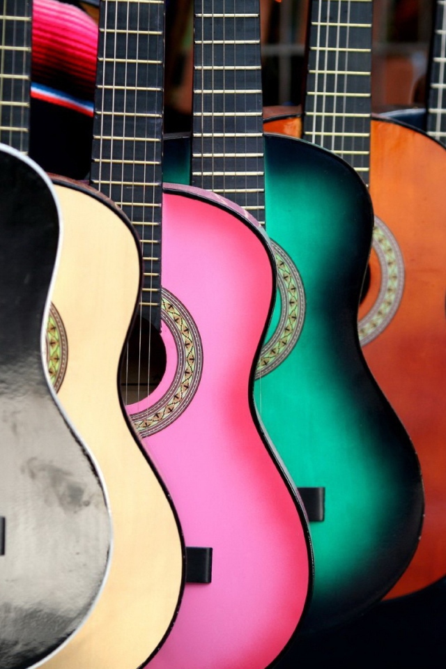 Разноцветные гитары