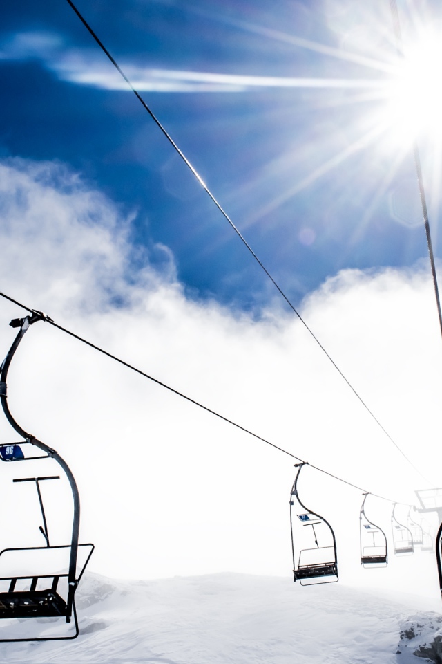 Канатная дорога на лыжном курорте