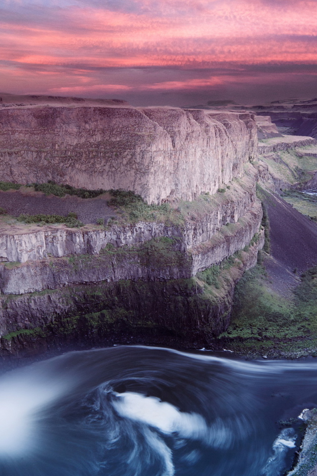 Река в каньоне