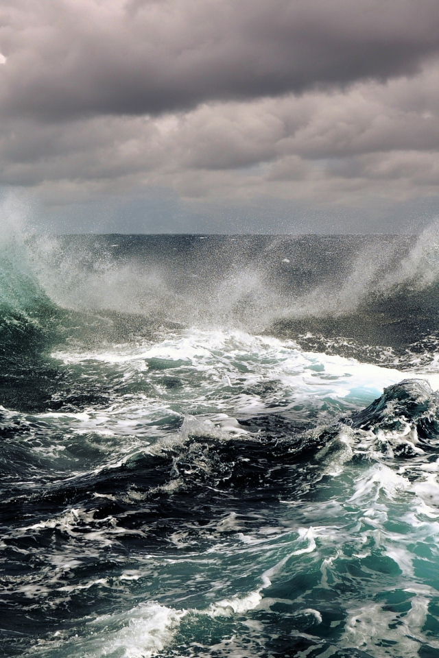 Неспокойное море