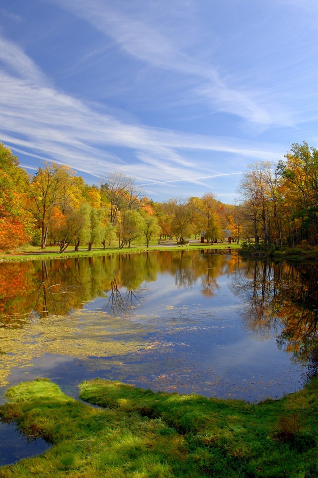 Озеро осенью