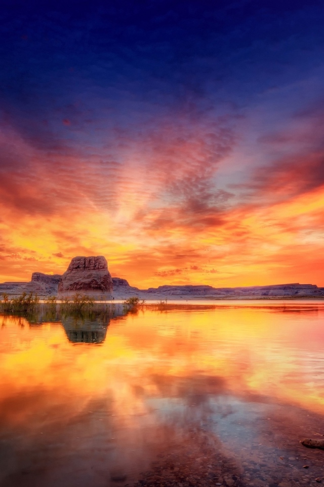 Закат на озере