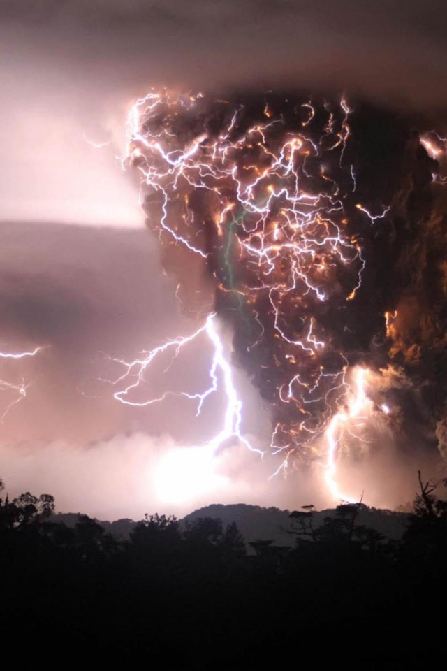 Вулкан в действии